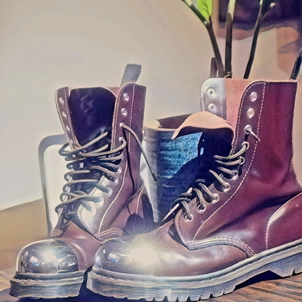 NWOT External Steel-toe capped Dr. Martens with 10 eyelets.